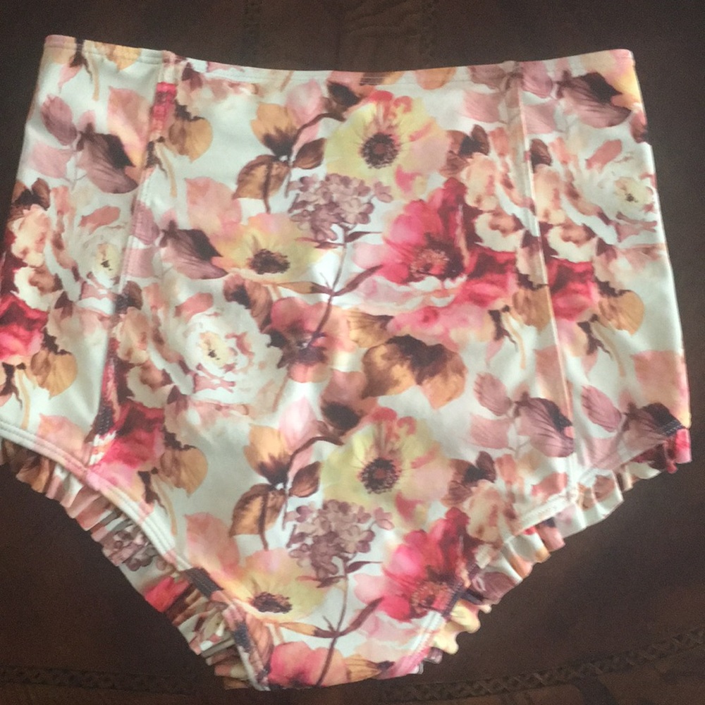Guc for age pink flora leg ruffle bottoms S - Picture 3 of 3